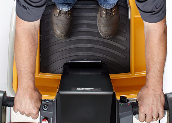 the order picker WAV features dual foot pedals for safe operation