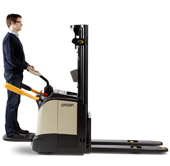The ET series features a fold-up FlexRide platform to increase operator comfort and reduce fatigue