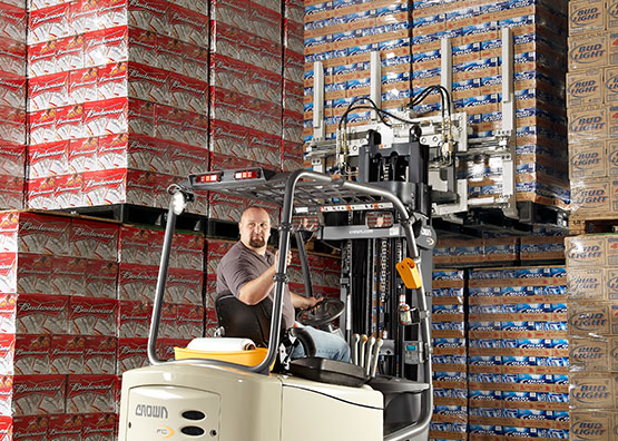 FC Series stacking pallets with optional attachment