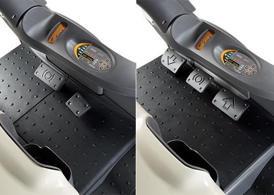 a empilhadeira Série SC está disponível com controle de tração de pedal simples ou duplo