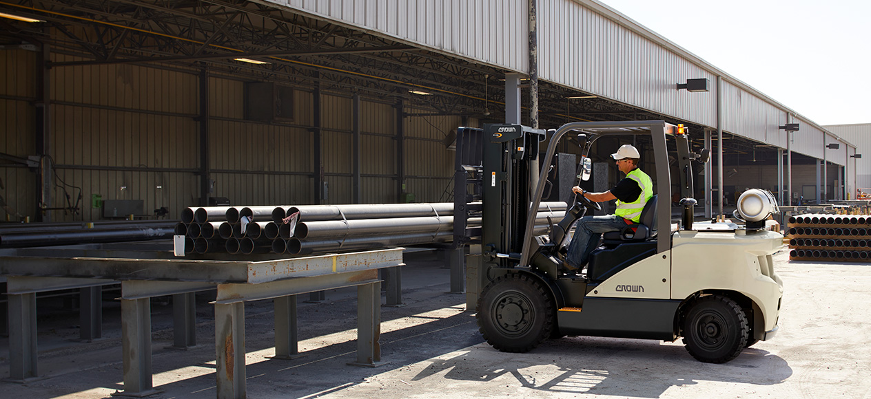 C-G gas forklifts are ideal for for handling big loads