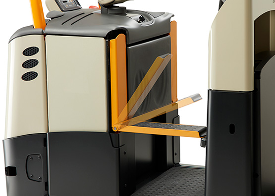 GPC order picker with fold-down step