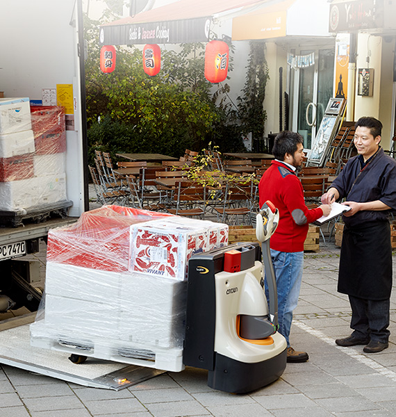 the pallet truck WP is ideal for kerbside deliveries