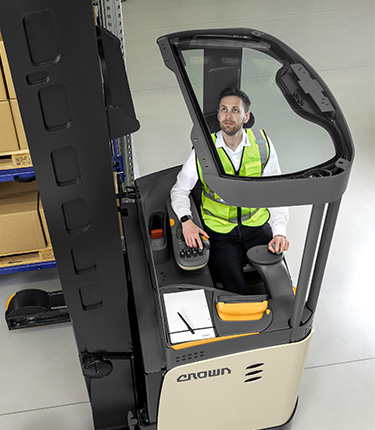 the ESR reach truck offers maximised visibility