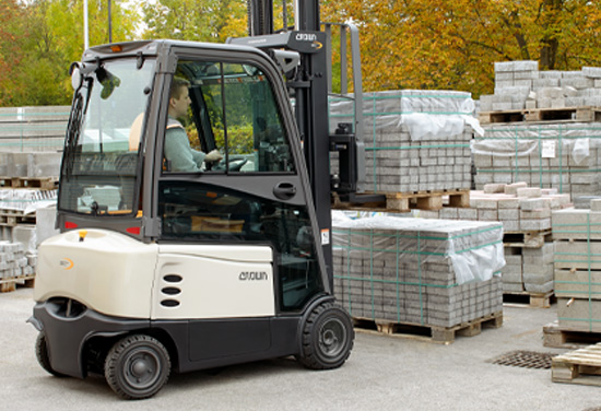 SC forklift with hard cabin in outdoor application