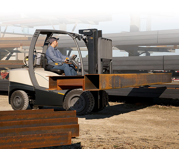 Operator on the C5 Series Internal Combustion lift truck