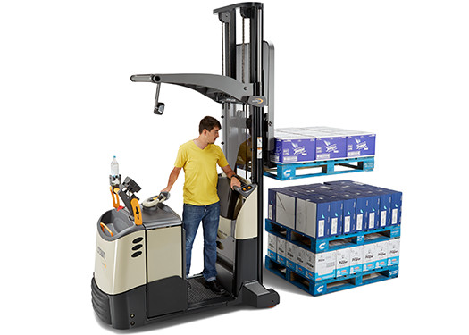 the MPC order picker with mast can stack multiple pallets