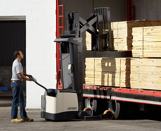 Operator manoeuvres a SH/SHR/SHC Series walkie pallet reach stacker