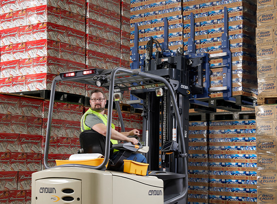 FC Series stacking pallets with optional attachment