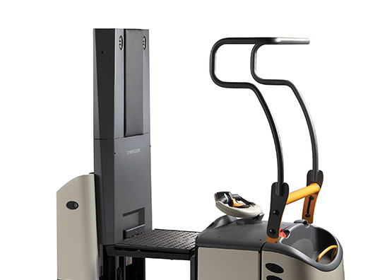 the GPC order picker is available with lifting platform