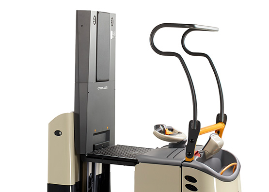 the GPC order picker is available with lifting platform