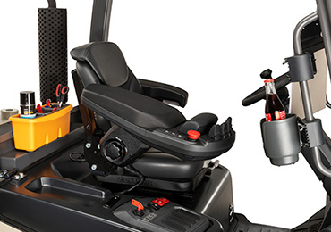 Chariot élévateur thermique avec accessoires Work Assist