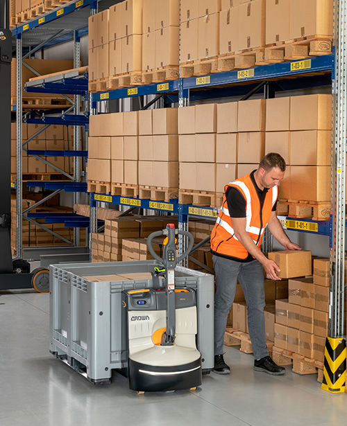 The new WJ 50 Series by Crown combines robustness, manoeuvrability, and ergonomics and enables operators to work more efficiently and achieve more in less time