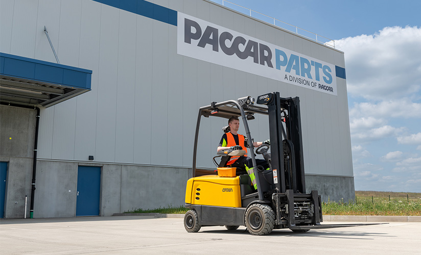 2026-3-wheel-forklift-paccar