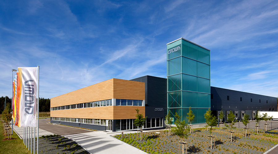 Nel 2014, Crown ha inaugurato il suo secondo stabilimento produttivo a Roding