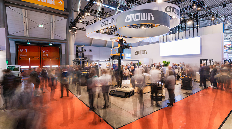 LogiMAT 2026: Crown heißt Fachpublikum mit seinem Messeauftritt willkommen