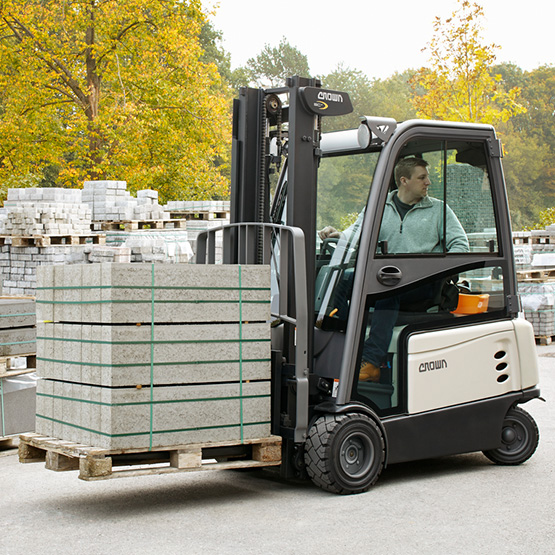 elektrische heftruck in een buitentoepassing elektrische heftruck in een buitentoepassing