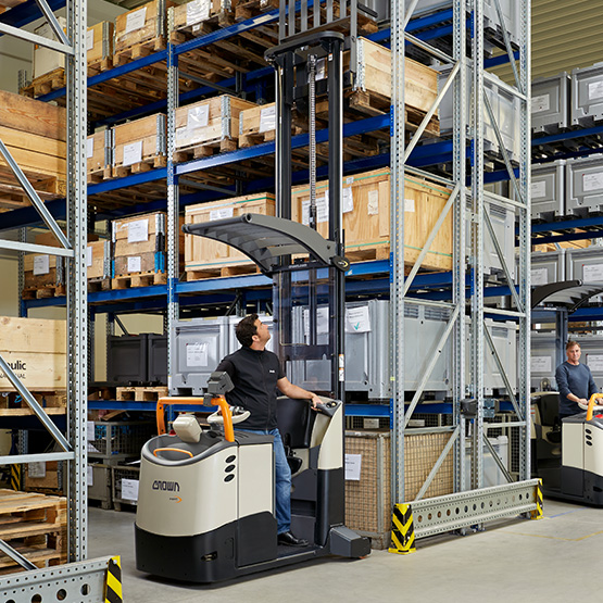 orderpicker in stellingopslagtoepassing 
