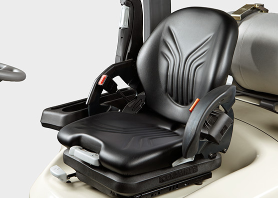 Sit down lift truck with seat restraints